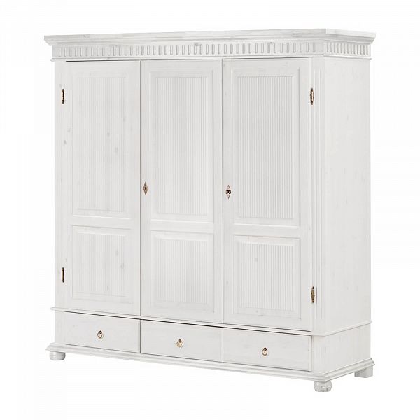 Фото пример белорусский шкаф Хельсинки 3GT-M размер в см 195x218x62. Трехдверный шкаф с тремя ящиками из массива сосны. Антик, белый воск, колониал, серый - производство ММЦ Белоруссия