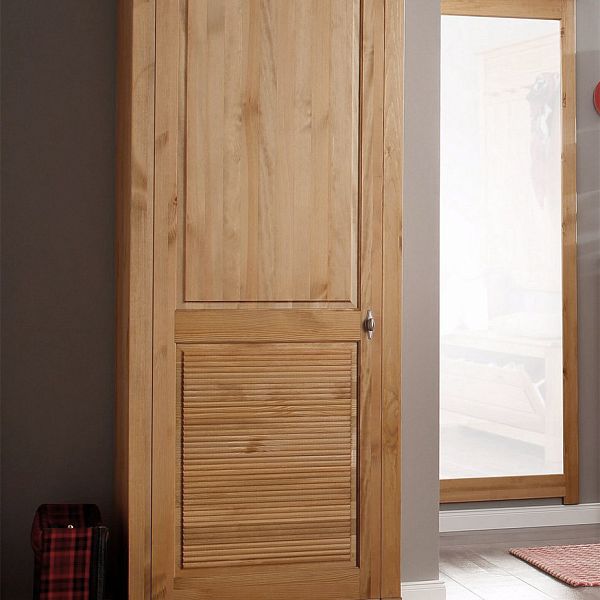 Изображение шкаф для одежды узкий на ножках в гостиную или в спальню из массива сосны Рауна 100 цвет бейц масло светлый бежевый размеры 77х200х48 в стиле кантри в интернет-магазине СиВер