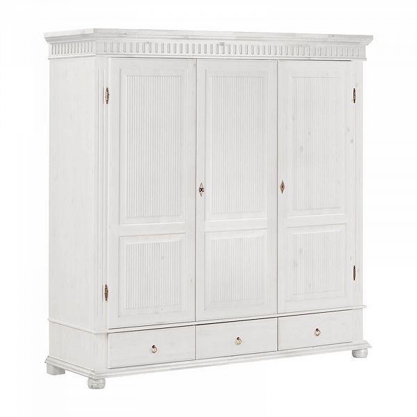 Фото пример белорусский шкаф Хельсинки 3GT-M размер в см 195x218x62. Трехдверный шкаф с тремя ящиками из массива сосны. Антик, белый воск, колониал, серый - производство ММЦ Белоруссия