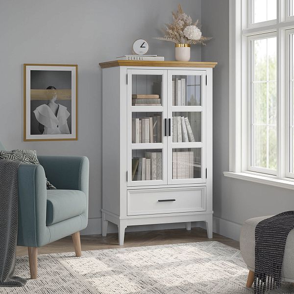 Фото шкаф для посуды из массива сосны в гостиную в стиле кантри коллекция «Квадро-С» цвет белый лак, белый лак-антик 24, серый 7042-антик 24, дерево размеры 757х1272х420 в интернет-магазине СиВер