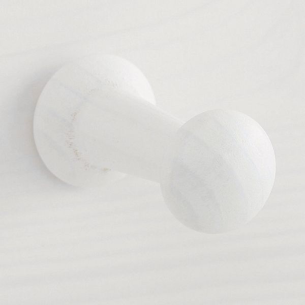 Изображение в интерьере Фото Вешалка настенная в коридор коллекция РАУНА из массива сосны - размеры 85х200х18 белого цвета от интернет-магазина СиВер