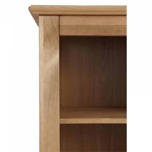 Изображение шкаф для книг на ножках в гостиную или в спальню из массива сосны Рауна 00 цвет бейц масло светлый бежевый размеры 55х180х33 в стиле кантри в интернет-магазине СиВер